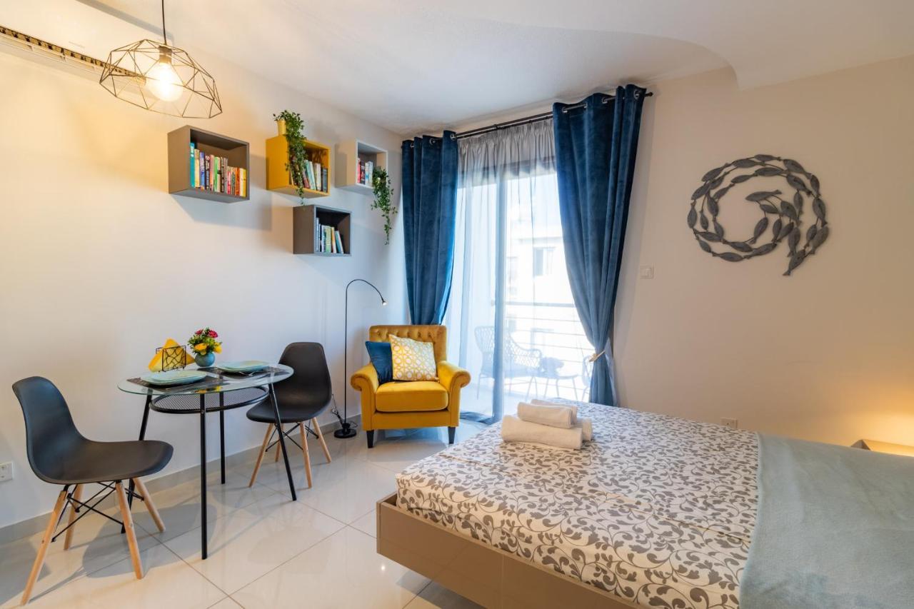 Light House - Seafront Cosy Studio With Library Pafos Exterior foto