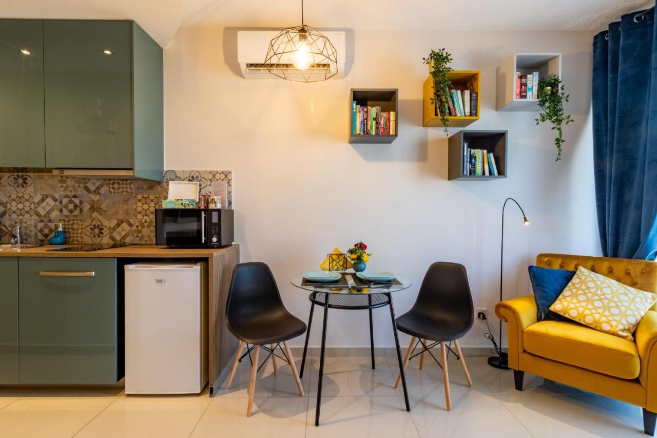 Light House - Seafront Cosy Studio With Library Pafos Exterior foto