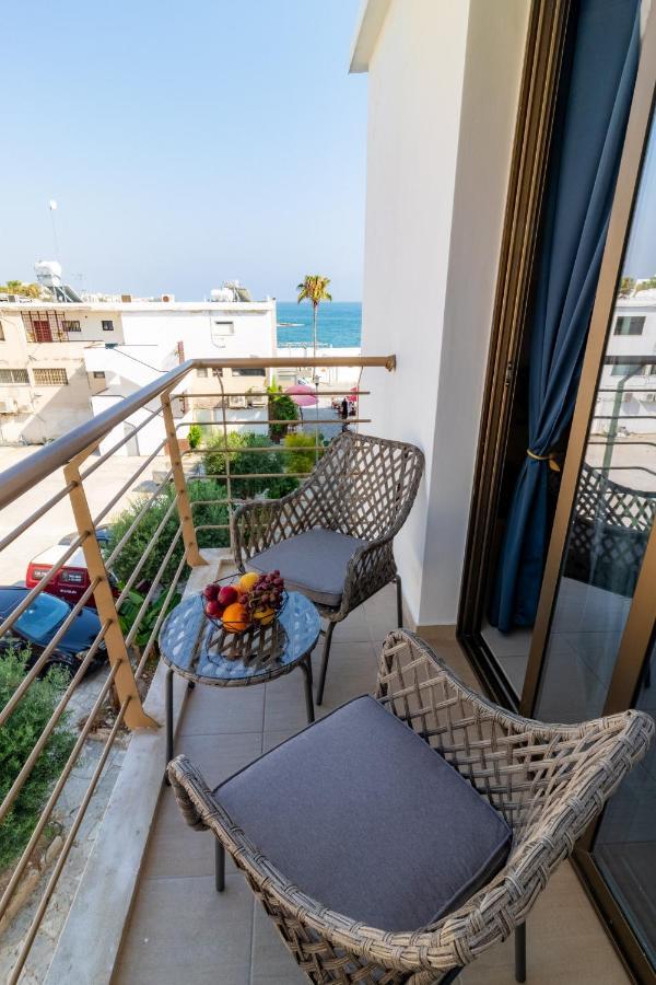 Light House - Seafront Cosy Studio With Library Pafos Exterior foto